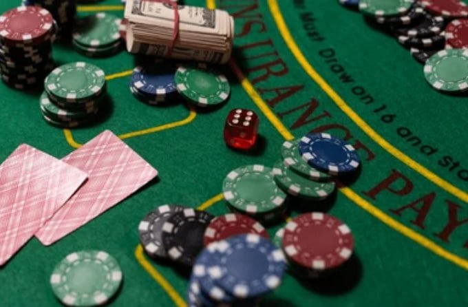 Dealer profesional kami melayani Speed Blackjack di studio multi-kamera